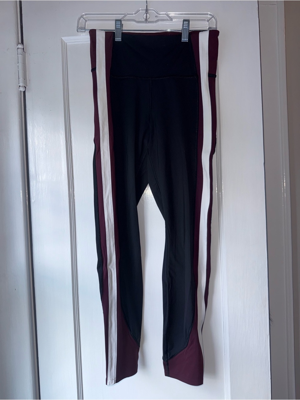 Athleta Leggings Crunch 7/8 Tight in Maroon/Black/White
